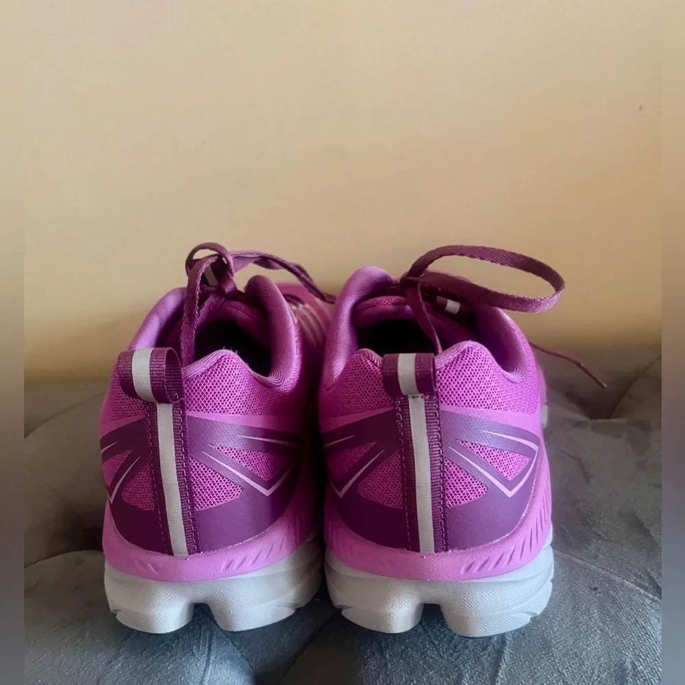 Women's Pink Athletic Sneakers size 9.5. New without tags.